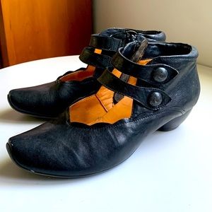 Think!  Black Leather Orthopaedic Shoes Size 41/9.5